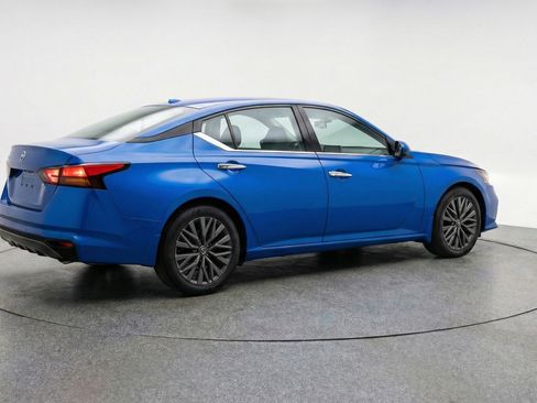 Used 2025 Nissan Altima 2.5 SV image 9