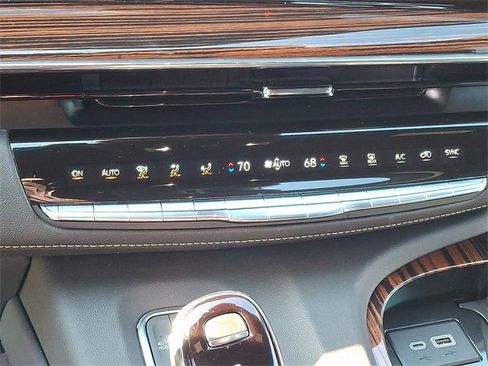 Used 2024 Cadillac Escalade Luxury image 15