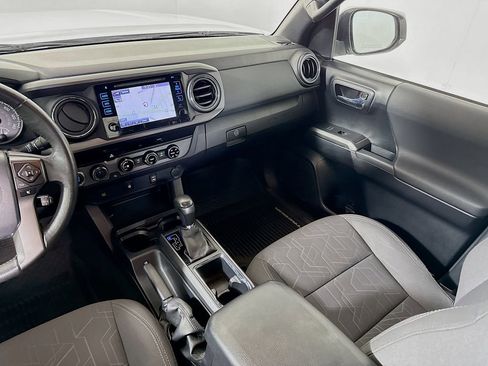 Used 2017 Toyota Tacoma TRD Off-Road w/ Tow Package (A/T) image 22