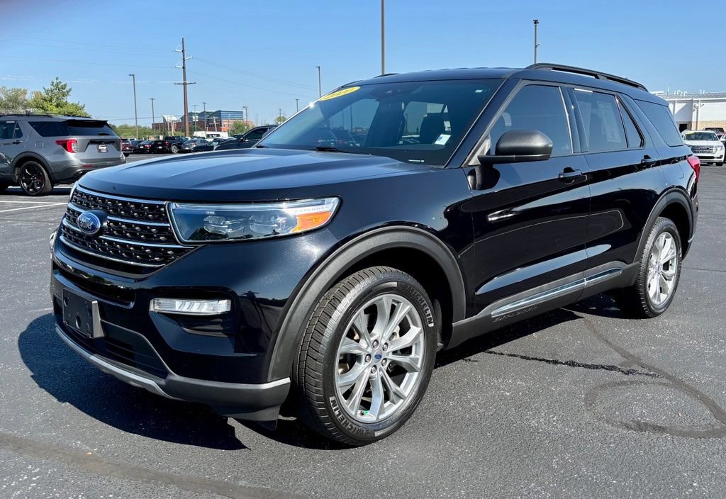 Used 2020 Ford Explorer XLT w/ Equipment Group 202A AWD/4WD image 3