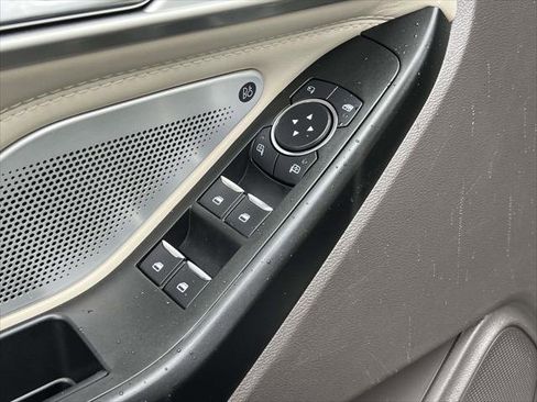 Used 2020 Ford Explorer Platinum w/ Premium Technology Package image 16