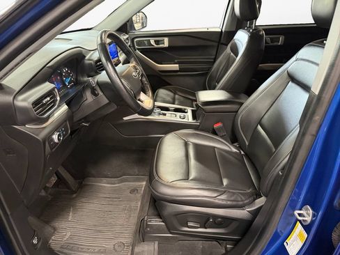 Used 2022 Ford Explorer XLT AWD/4WD image 15