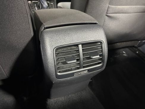 Used 2016 Volkswagen e-Golf SE w/ DC Fast Charging Package image 22