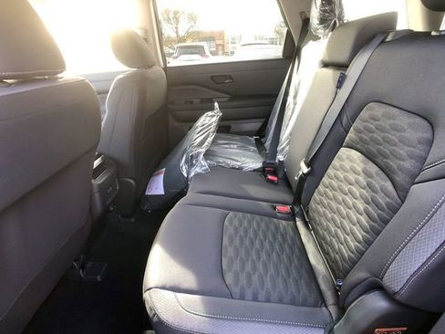 New 2025 Nissan Pathfinder S image 24