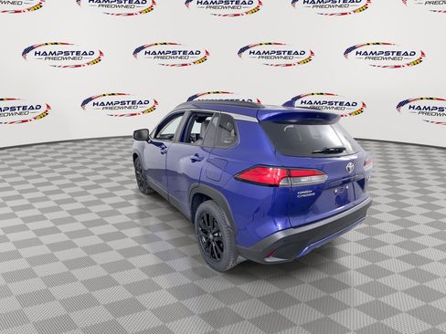 Used 2022 Toyota Corolla Cross XLE w/ Convenience Package AWD/4WD image 6