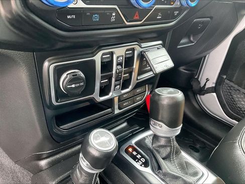 Used 2023 Jeep Wrangler Unlimited Sahara w/ Cold Weather Group AWD/4WD image 25