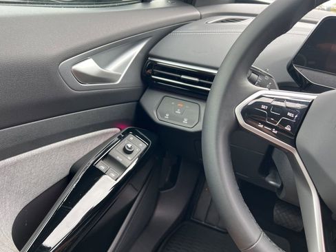 Used 2025 Volkswagen ID.4 Pro image 18
