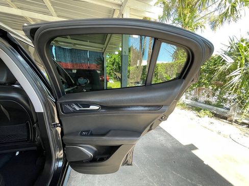 Used 2018 Alfa Romeo Stelvio AWD image 12