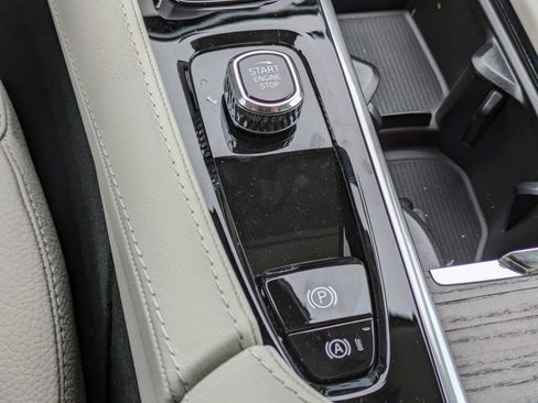 Certified 2024 Volvo XC90 T8 Plus AWD/4WD image 30