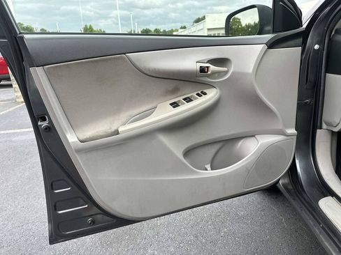 Used 2013 Toyota Corolla L FWD image 19