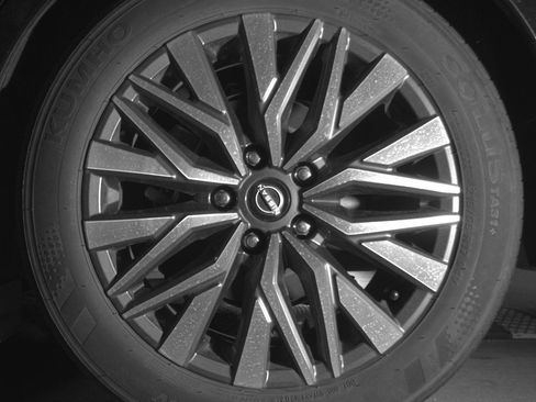 Used 2025 Nissan Altima 2.5 SV FWD image 14