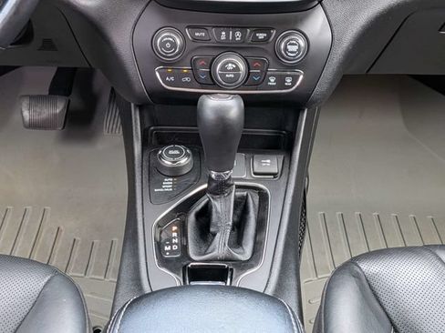 Used 2021 Jeep Cherokee Limited AWD/4WD image 22
