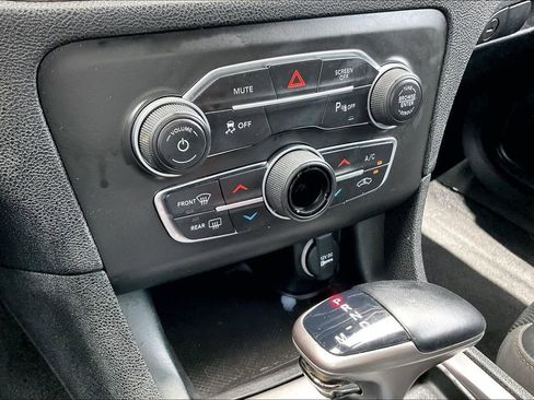 Used 2022 Dodge Charger SXT w/ Leather Interior Group RWD image 24