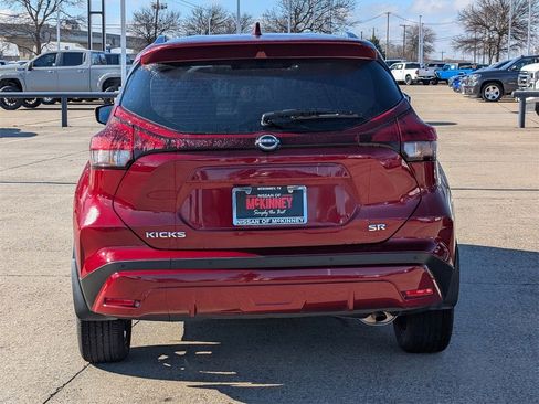Certified 2024 Nissan Kicks SR image 5