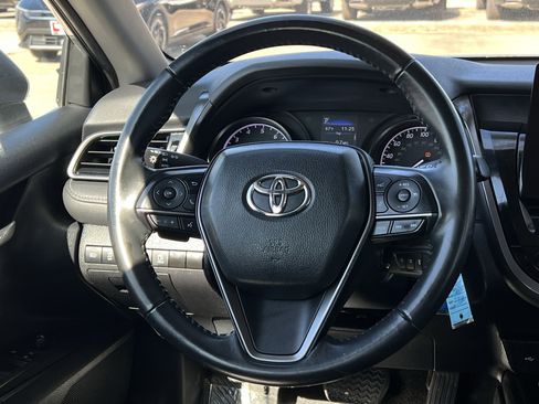 Used 2024 Toyota Camry SE image 11
