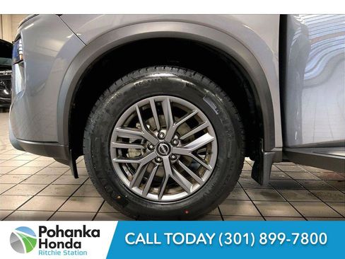 Used 2024 Nissan Rogue S image 8