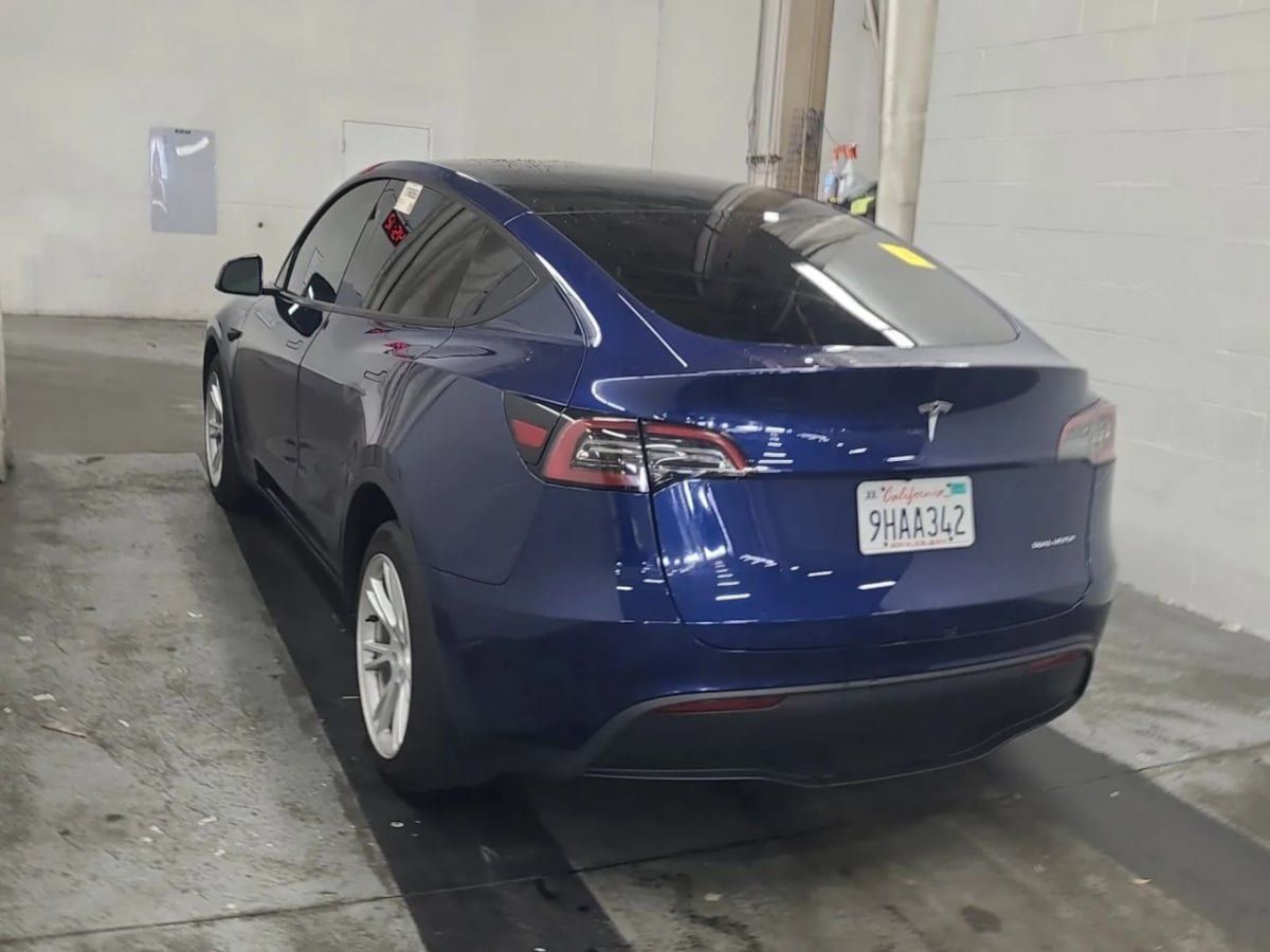 Used 2023 Tesla Model Y Long Range AWD/4WD image 2