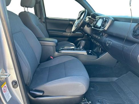 Used 2019 Toyota Tacoma TRD Off-Road image 16