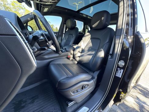 Used 2023 Porsche Cayenne Platinum Edition image 13