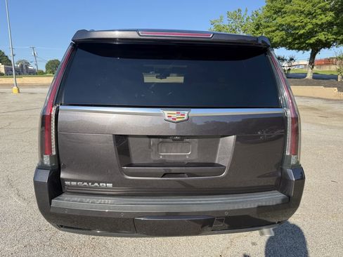 Used 2017 Cadillac Escalade Luxury AWD/4WD image 7