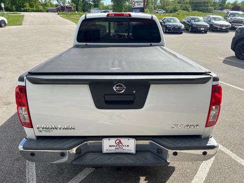 Used 2015 Nissan Frontier SV w/ SV Value Truck Package AWD/4WD image 5
