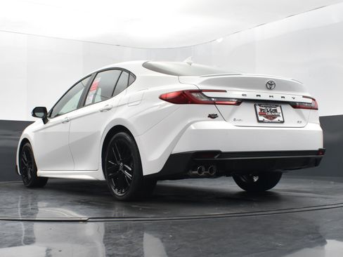 Used 2025 Toyota Camry SE image 38