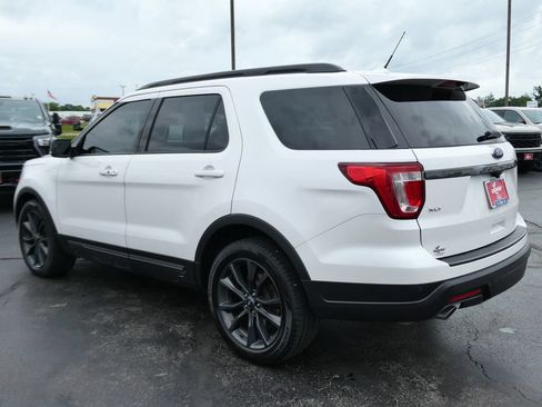 Used 2018 Ford Explorer XLT w/ Equipment Group 202A FWD image 7
