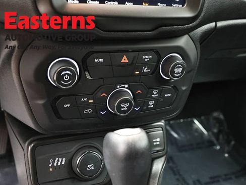 Used 2023 Jeep Renegade Limited AWD/4WD image 20