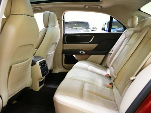 Used 2019 Lincoln Continental Select w/ Continental Climate Package image 38