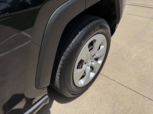 Used 2019 Toyota RAV4 LE FWD image 23