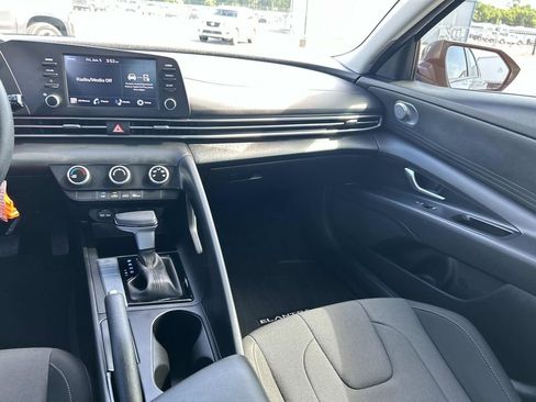 Used 2024 Hyundai Elantra SE FWD image 16