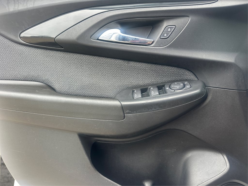Used 2021 Chevrolet TrailBlazer LT w/ Convenience Package FWD image 28