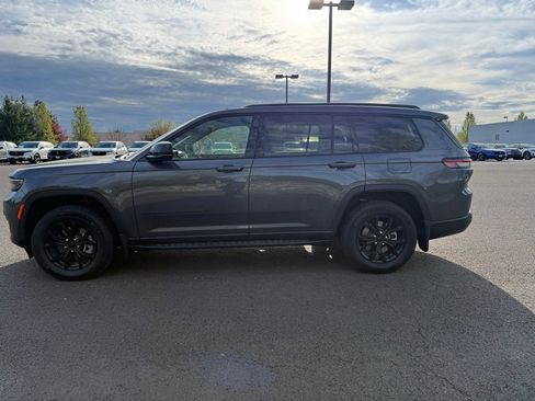 Used 2024 Jeep Grand Cherokee L Laredo image 7