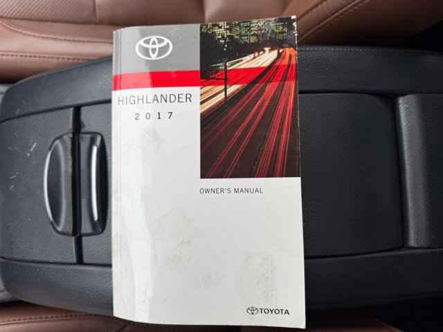 Used 2017 Toyota Highlander Limited AWD/4WD image 22