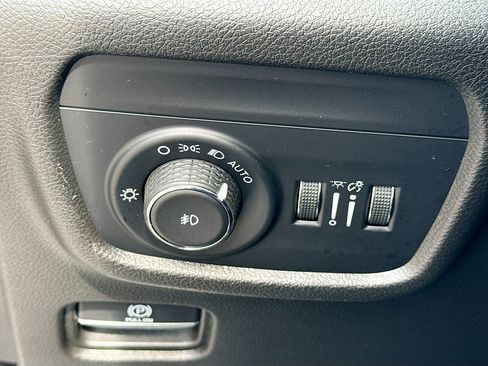 Used 2022 Jeep Grand Cherokee Limited AWD/4WD image 35