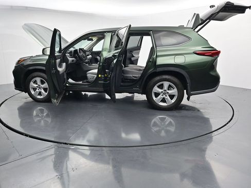 Used 2023 Toyota Highlander LE FWD image 45