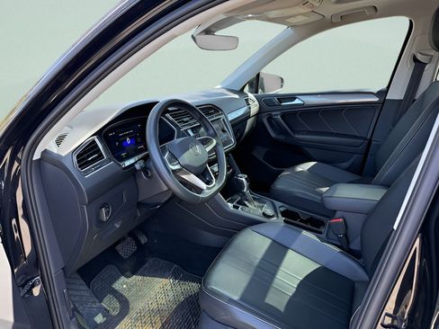 Used 2023 Volkswagen Tiguan SE AWD/4WD image 4