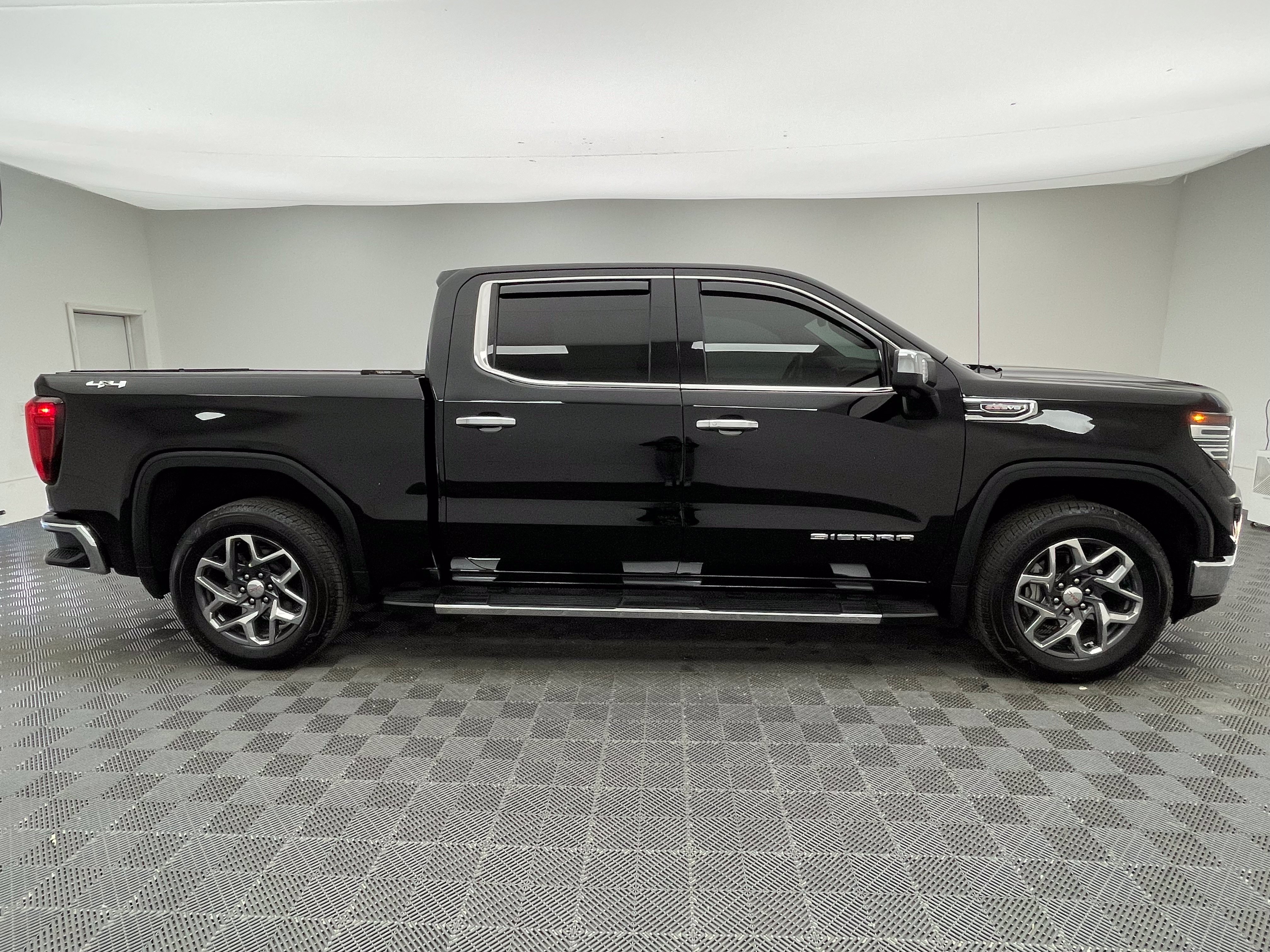 Used 2025 GMC Sierra 1500 SLT w/ SLT Premium Plus Package AWD/4WD image 7