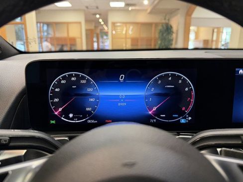 Certified 2025 Mercedes-Benz GLB 250 image 9