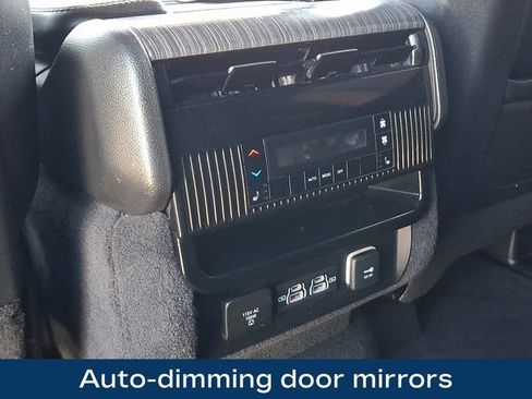 Used 2022 Jeep Wagoneer Series III AWD/4WD image 18