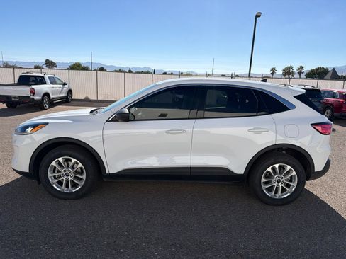 Used 2022 Ford Escape SE w/ Cold Weather Package AWD/4WD image 2