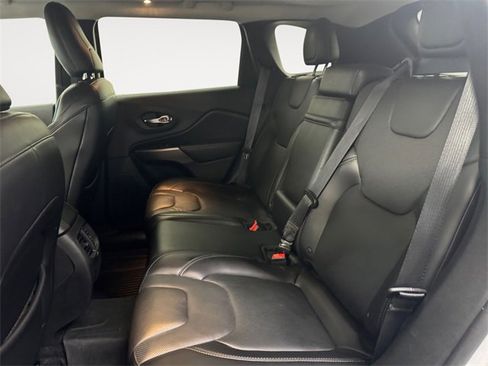 Used 2019 Jeep Cherokee Limited image 21