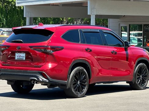 Used 2024 Toyota Highlander XSE AWD/4WD image 4