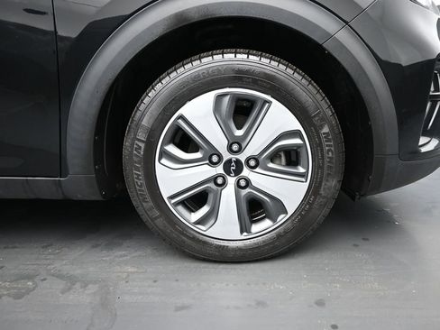 Used 2022 Kia Niro LX image 10