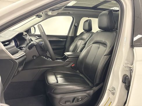 Used 2023 Jeep Grand Cherokee L Limited w/ Luxury Tech Group II image 10