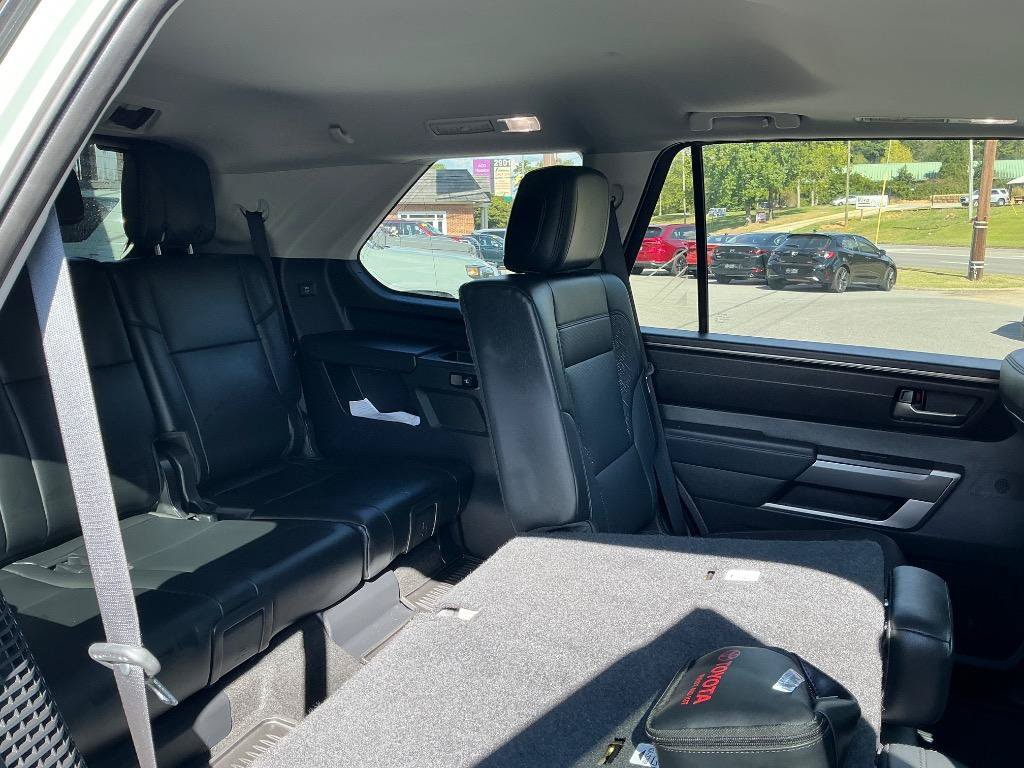 Used 2024 Toyota Sequoia SR5 w/ SR5 Premium Package AWD/4WD image 9