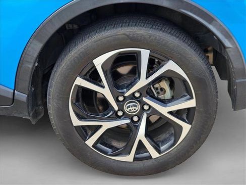 Used 2019 Toyota C-HR XLE FWD image 19