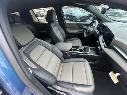 New 2026 Chevrolet Equinox LT w/ Convenience Package II FWD image 24