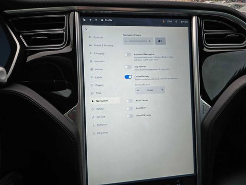 Used 2015 Tesla Model S 70D image 36