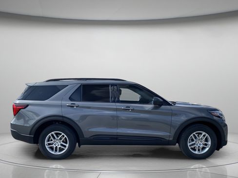 New 2026 Ford Explorer Active image 2